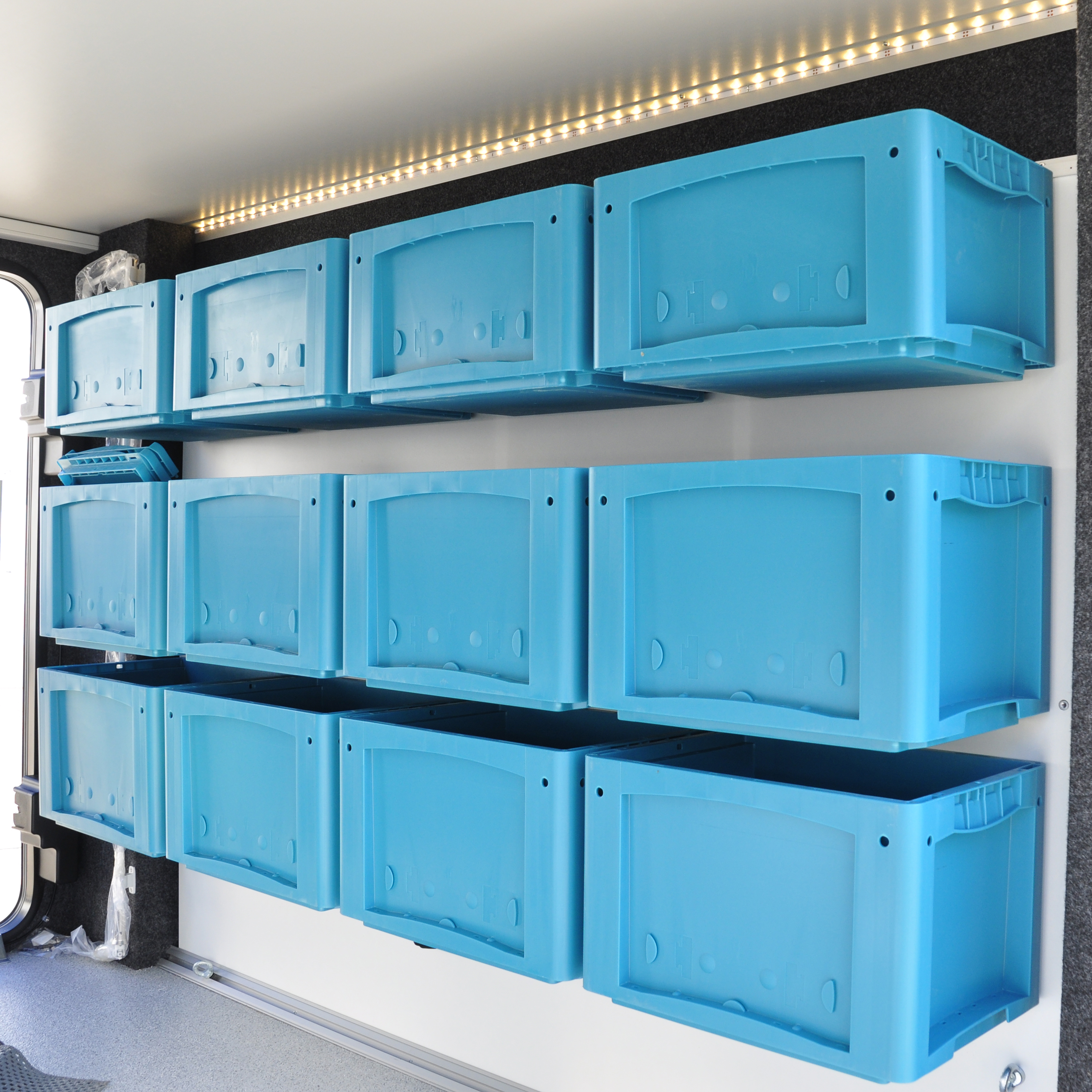 Boxen an Wohnmobilwand